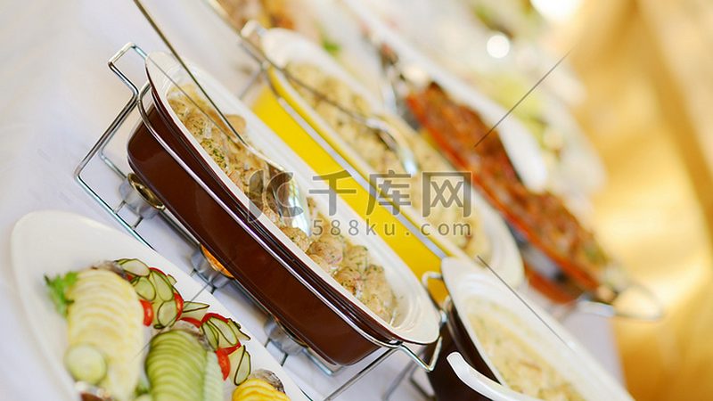 以下是一些在北京市场上口碑较好的预制菜家庭装品牌：
