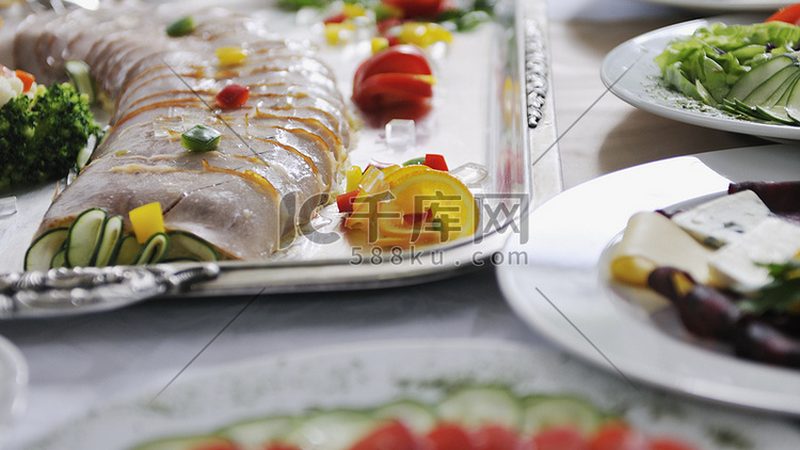 代工与自产：复合调味料企业的两条分岔路